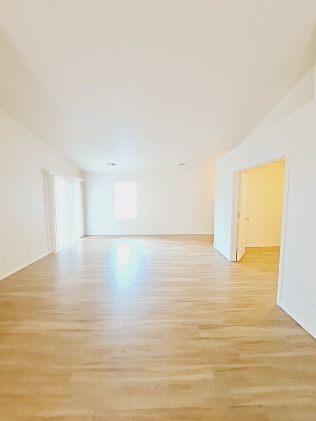 Photo - 3 bed 2 bath home in Huning Ranch