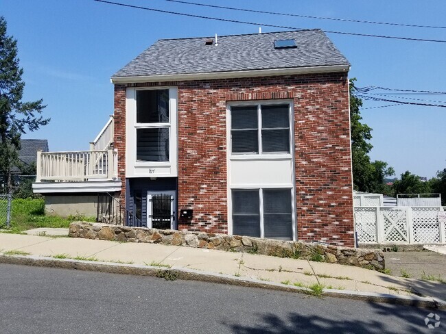 Building Photo - 57 Gerrish St Rental