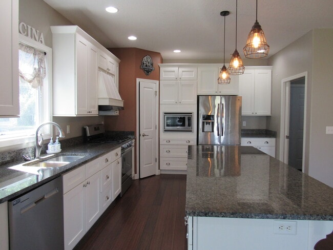 Photo - 405 E Palace Row