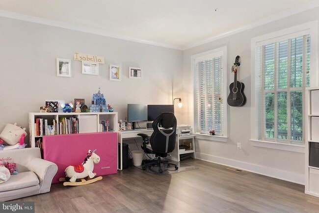 Photo - 937 Marzoff Rd