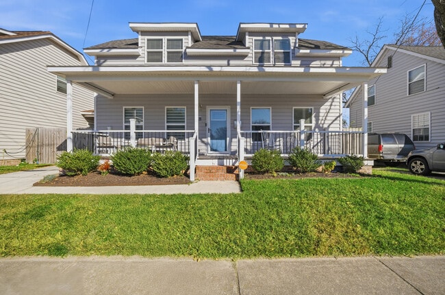 Building Photo - 16 Bagley St