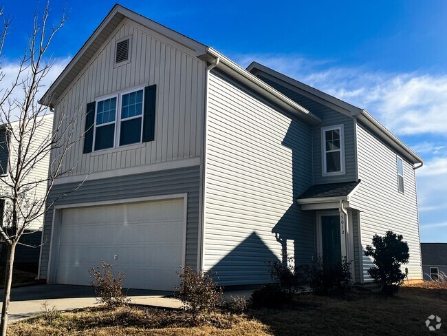 Building Photo - Beautiful 3 bedroom, 2 1/2 bathroom home i...