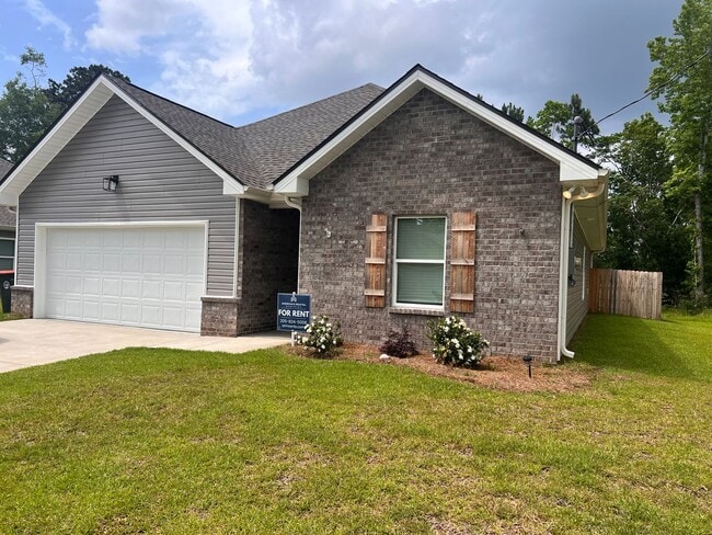 Building Photo - Home for Rent in Bay Minette, AL!! Available to View Now!