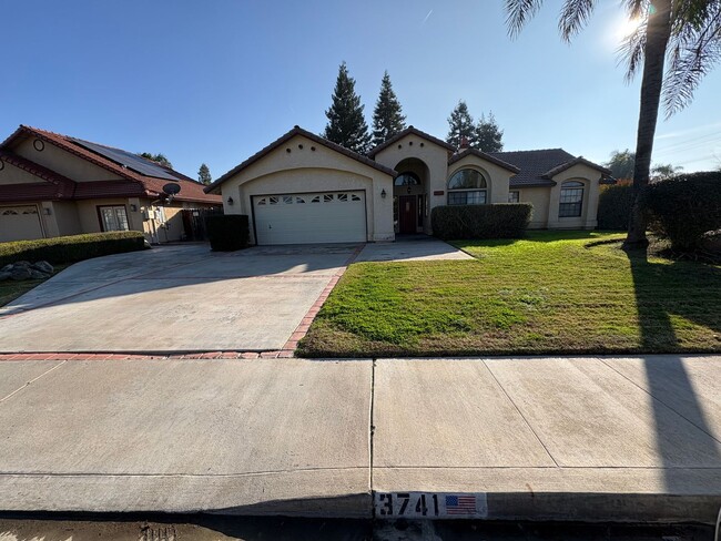 Building Photo - SE Visalia home Available Now!