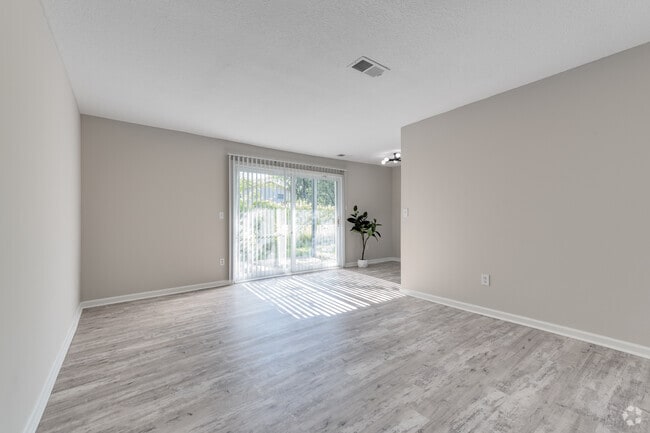 2 BR, 1 BA, 984 SF
