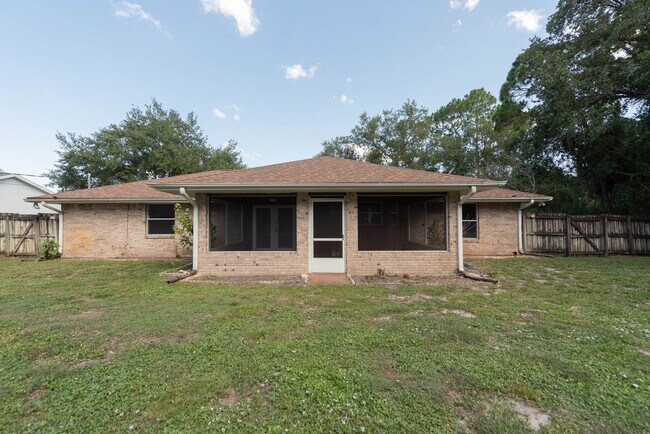 1236 Buffing Cir SE