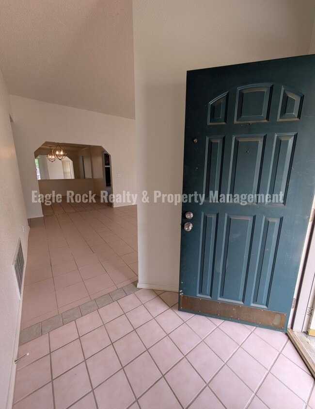 1304 N Umbrella Ave