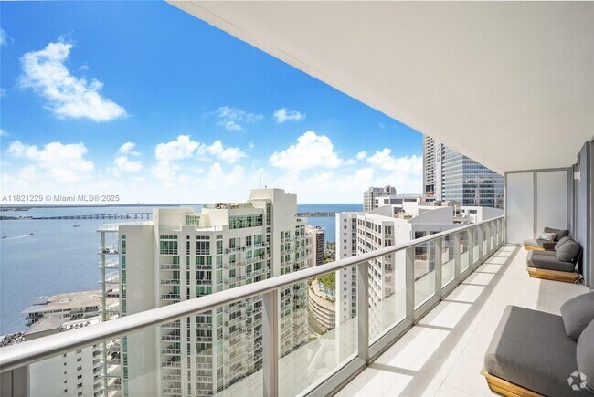 Building Photo - 1300 Brickell Bay Dr Unit 3004 Rental