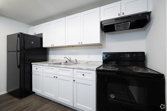 1BR, 1BA - 576SF - Kitchen