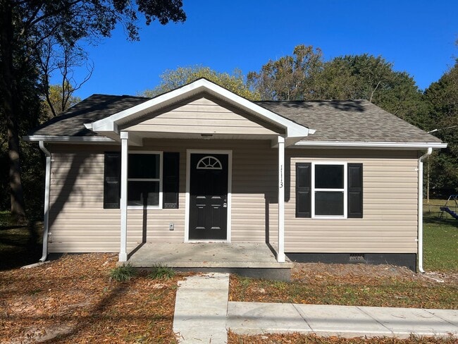 Building Photo - AVAILABLE TO SHOW!!!