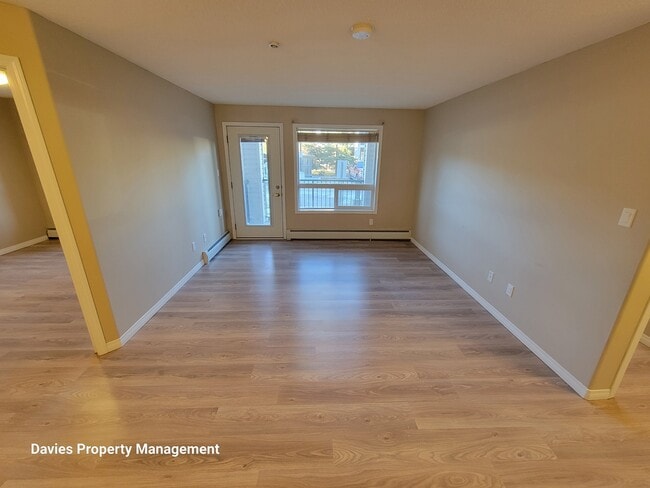 Photo - 7339 Terwillegar Dr S NW