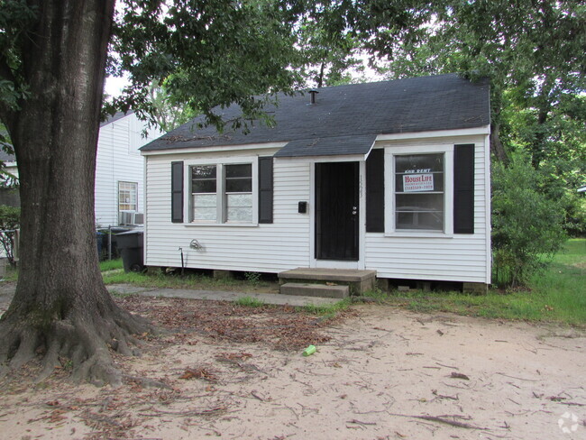 Building Photo - Spacious two bedroom cottage Rental