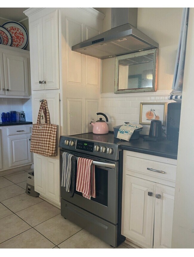 Photo - 901 Debow St