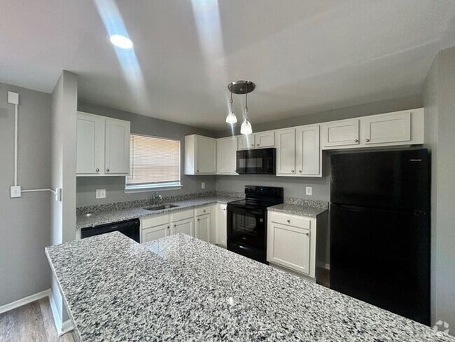 Building Photo - 4 Bedrooms 2 full plus 2 half bathrooms Rental