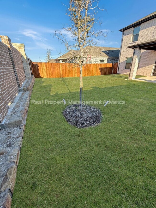 Photo - 614 Clover Crk Dr