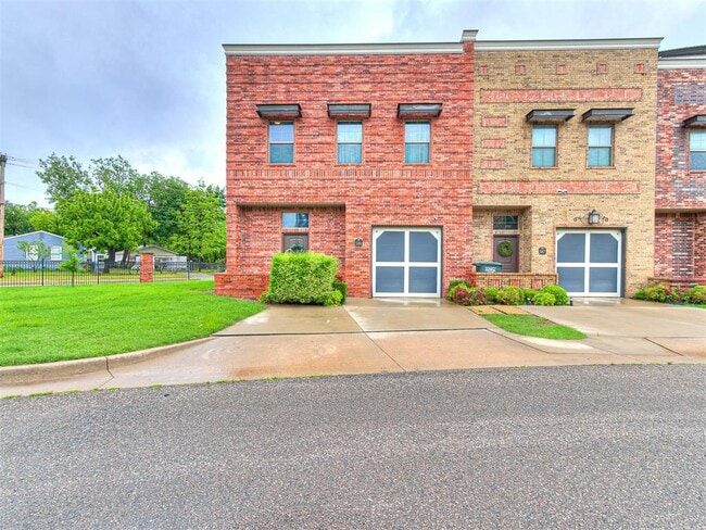 Photo - 589 S Fretz Ave Townhome