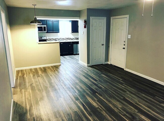 Photo - 3700 Pine Manor Ln Unidad True