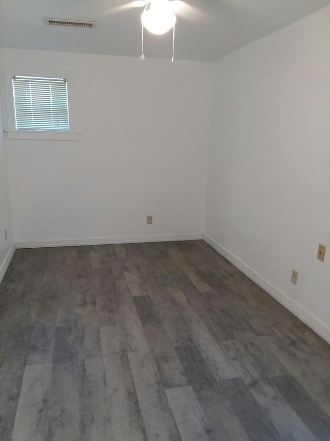 Photo - 4001 S Van Buren St Unit B