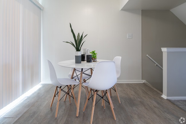 Chalet Gardens Apartments