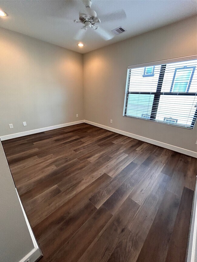 Photo - 211 Milby St