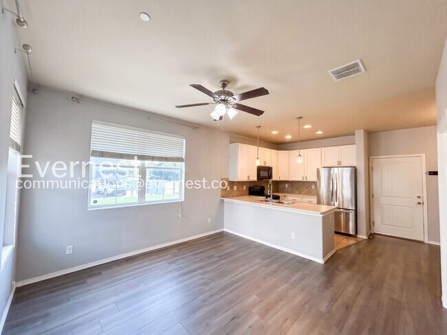 Photo - 3 Bed/2.5 Bath Townhome with Modern Amenities / Available Now!