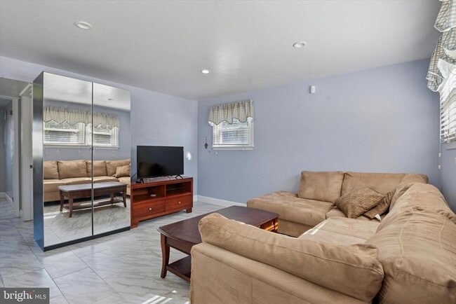 Photo - 318 Ashbourne Rd