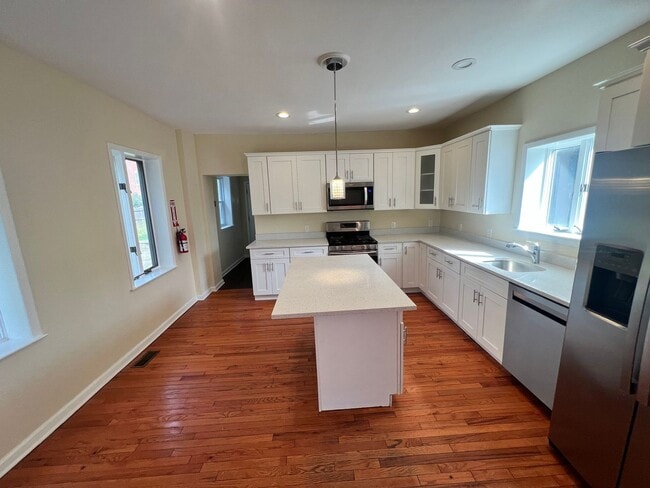 Photo - 838 Smith St