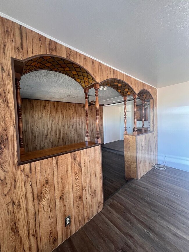 Photo - Charming home located near John Ireland El...