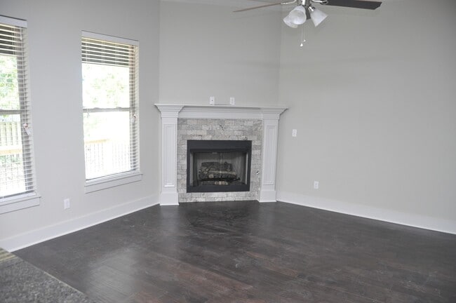 Photo - QUIET NEIGHBORHOOD - CORNER LOT - LARGE FENCED BACKYARD