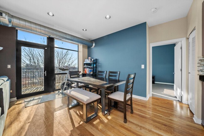 Photo - 1001 W 15th St