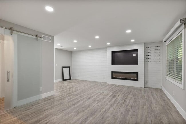 Photo - 330 Winding River Dr