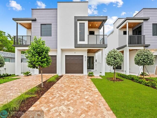 Photo - 808 SE 12th St