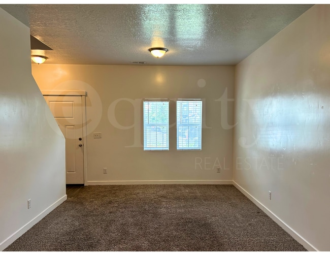 Photo - 648 E 380 N
