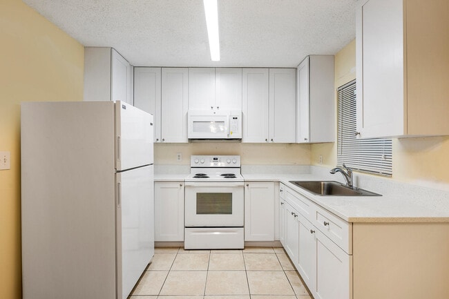 Photo - 9423 SW 52nd Ct