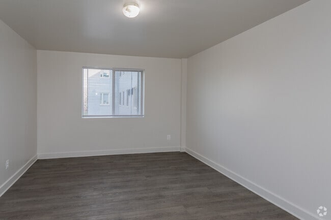 1BR, 1BA - 650 SF
