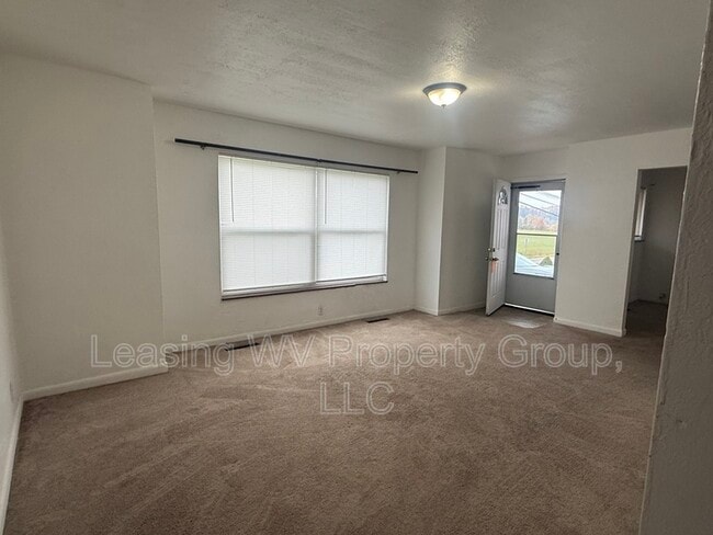 Photo - 2485 Main St