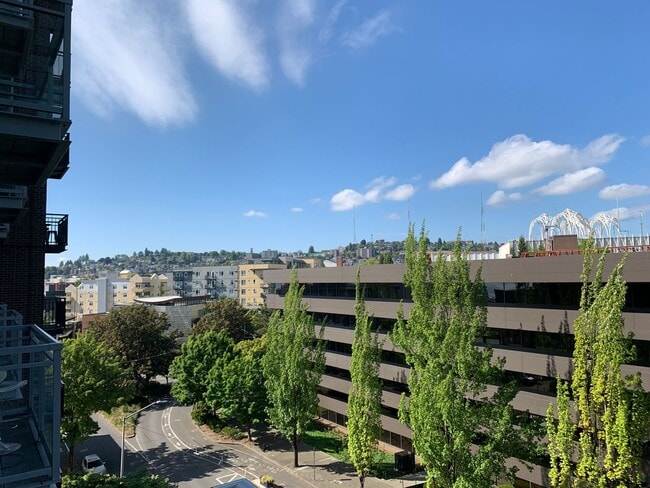 Building Photo - Modern 1BR Condo with Balcony, Concierge &... Unit 710