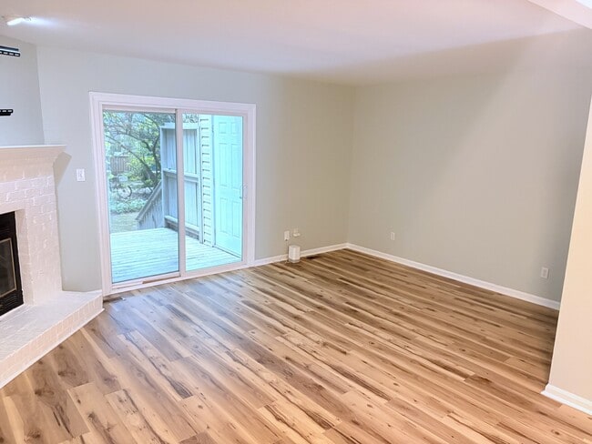 Photo - 6813 Glendower Rd Unit B