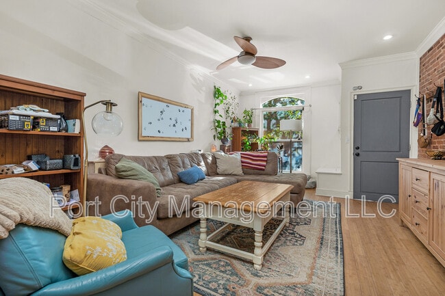 Photo - 210 S Bouldin St