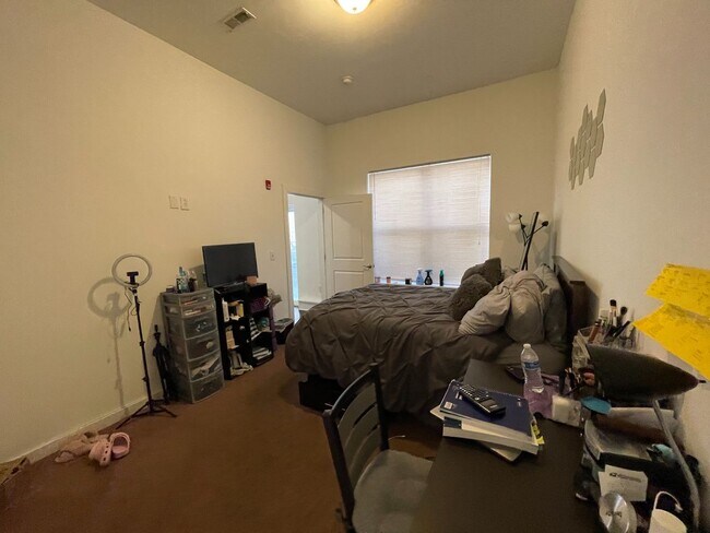 Photo - 1536 N. Carlisle