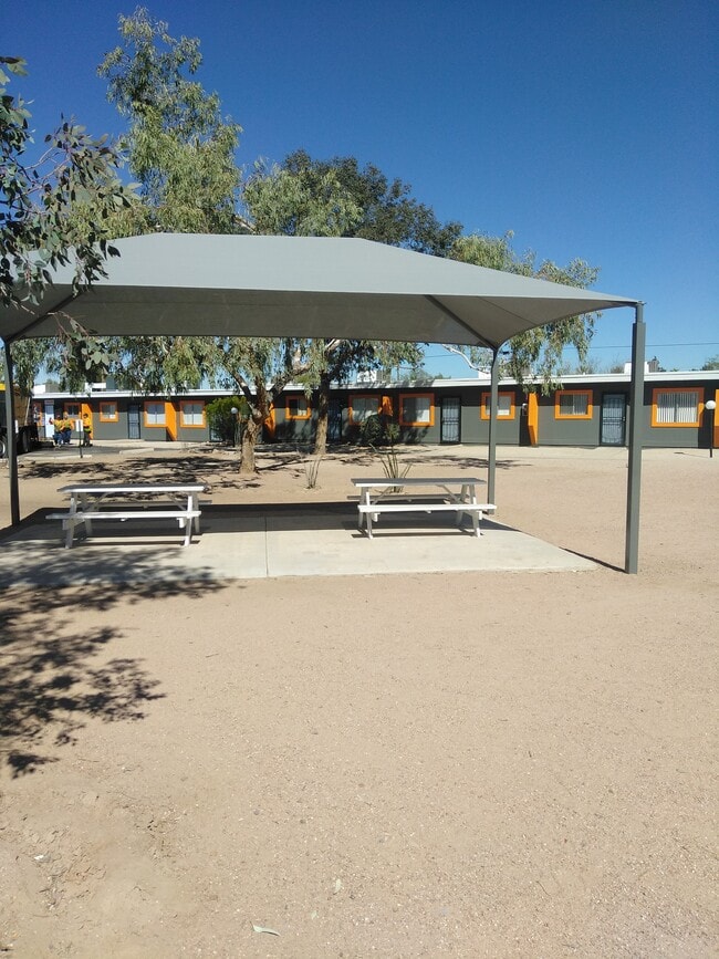Ramada w bar b que area