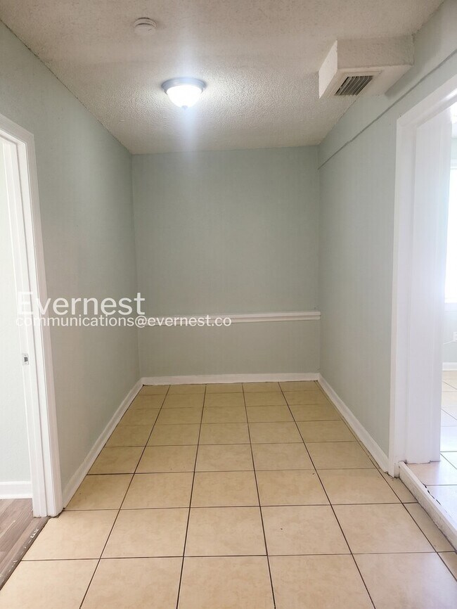 Photo - 2175 W 16th St