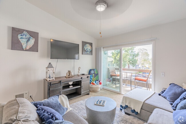 2BR, 2BA - 884SF