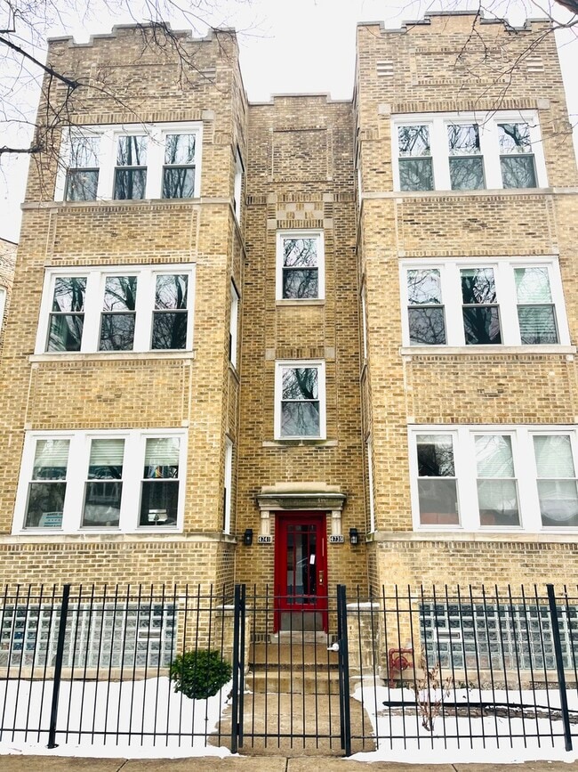 Building Photo - 4741 N Maplewood Ave