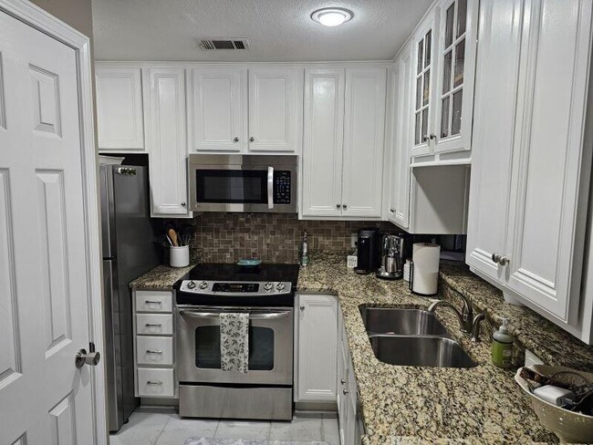 208 Westlake Ct