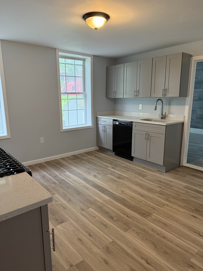 Building Photo - 36 Vliet St Unit B