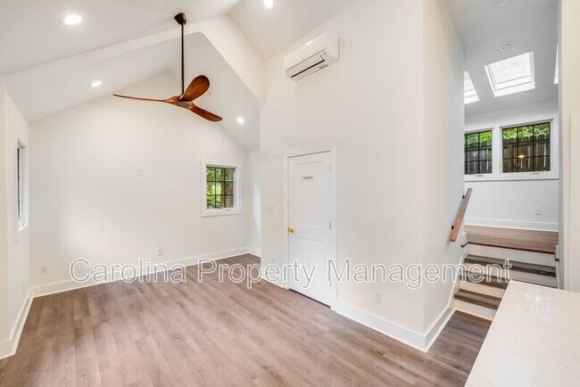 Photo - 465 W Worthington Ave