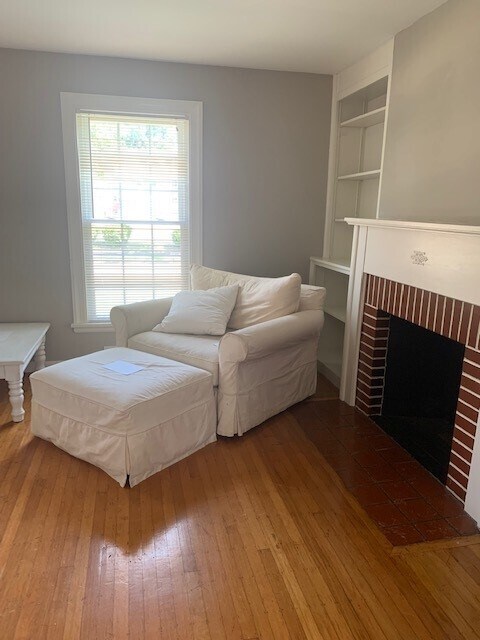 Photo - 641 W 44th St