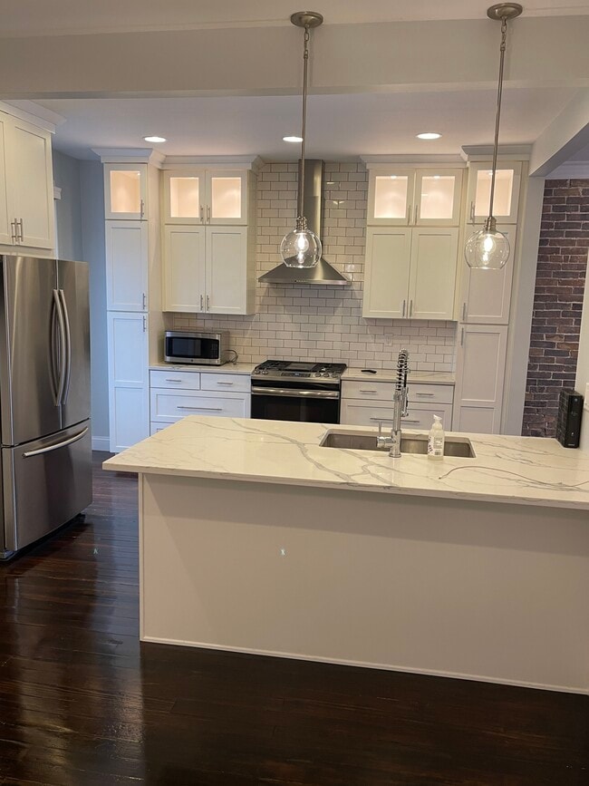 Building Photo - 1619 Pembroke Ave Rental