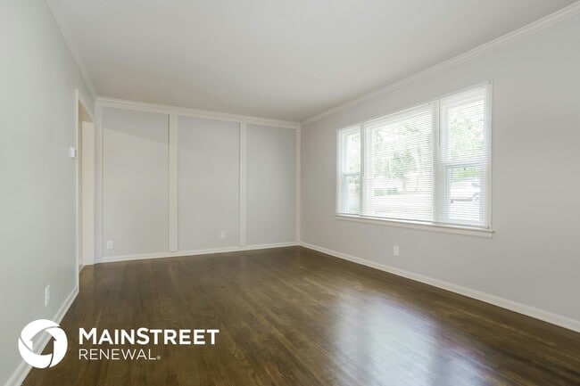 Photo - 11105 W 69th St